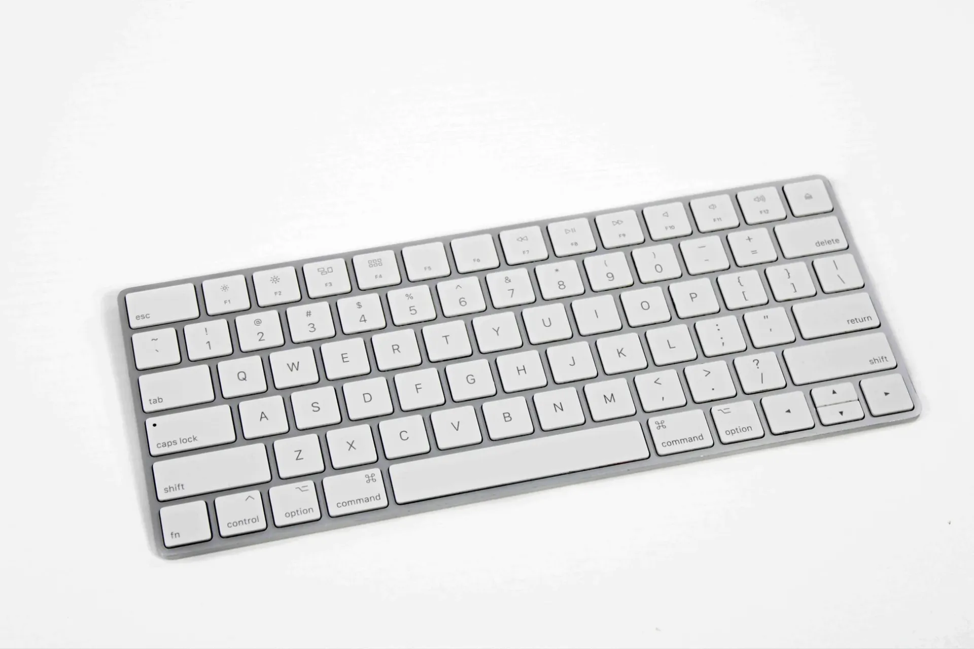 TECLADO MAGIC KEYBOARD 2 APPLE WIFI BT (MLA22LLA)